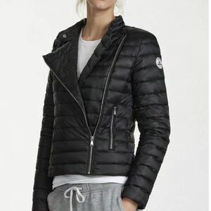 Jotts Lightweight Down Puffer Jacket in Black
